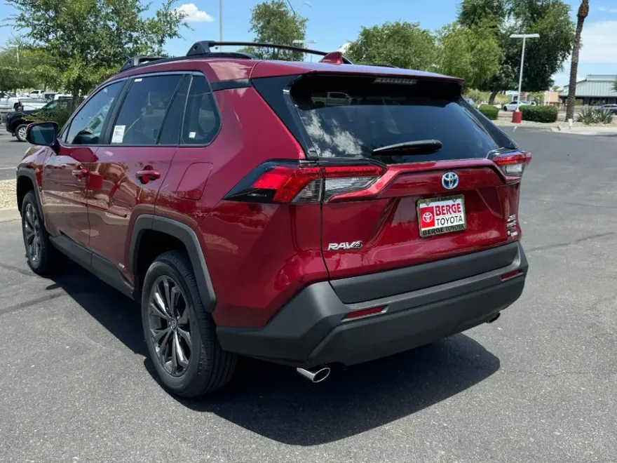 2025 Toyota RAV4 XLE Premium photo 1