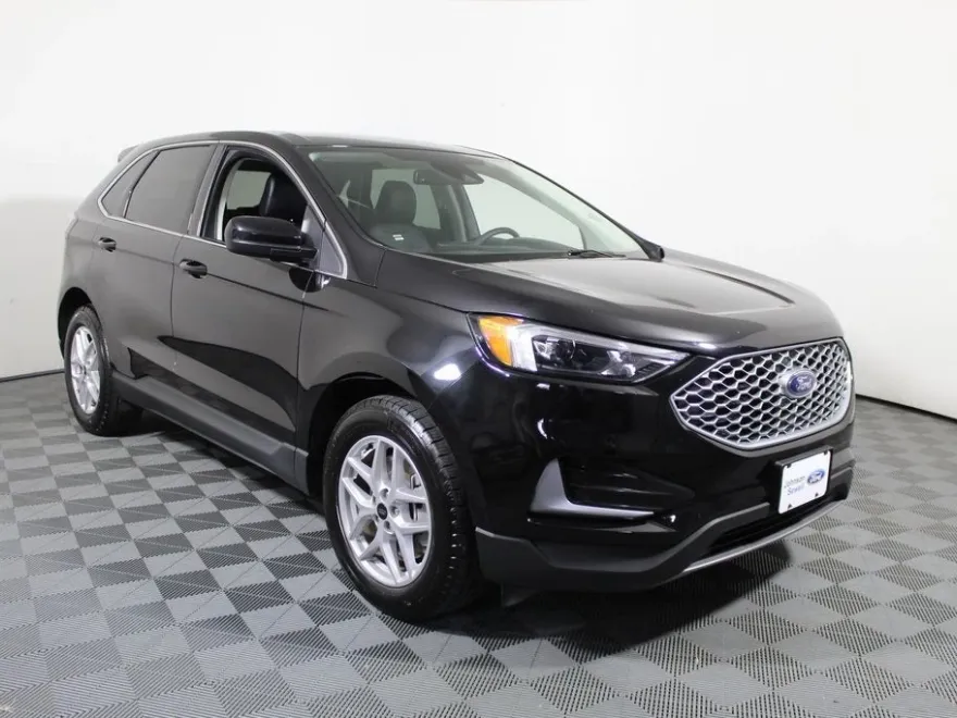 2024 Ford Edge SEL photo 1