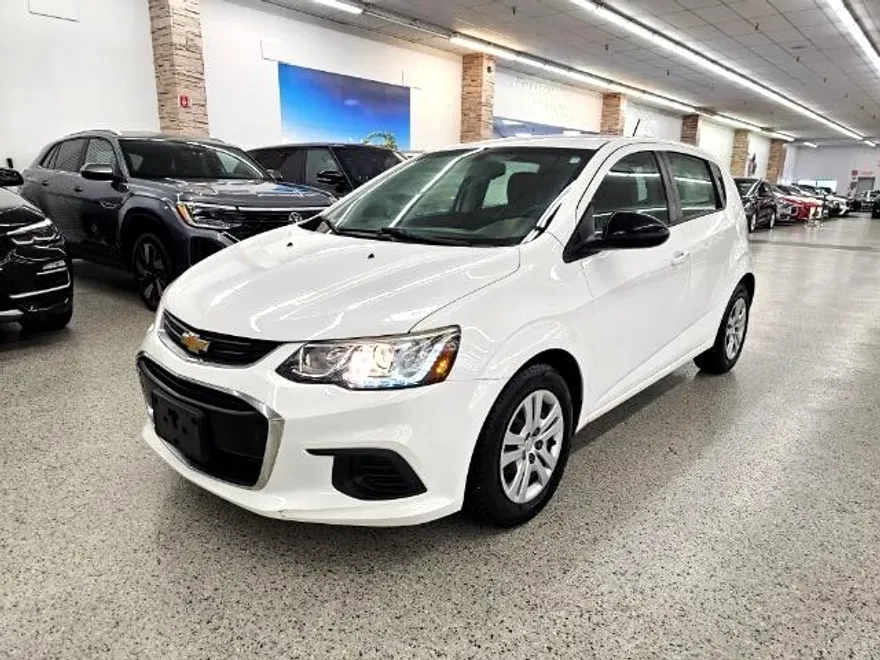 2018 Chevrolet Sonic LT photo 1