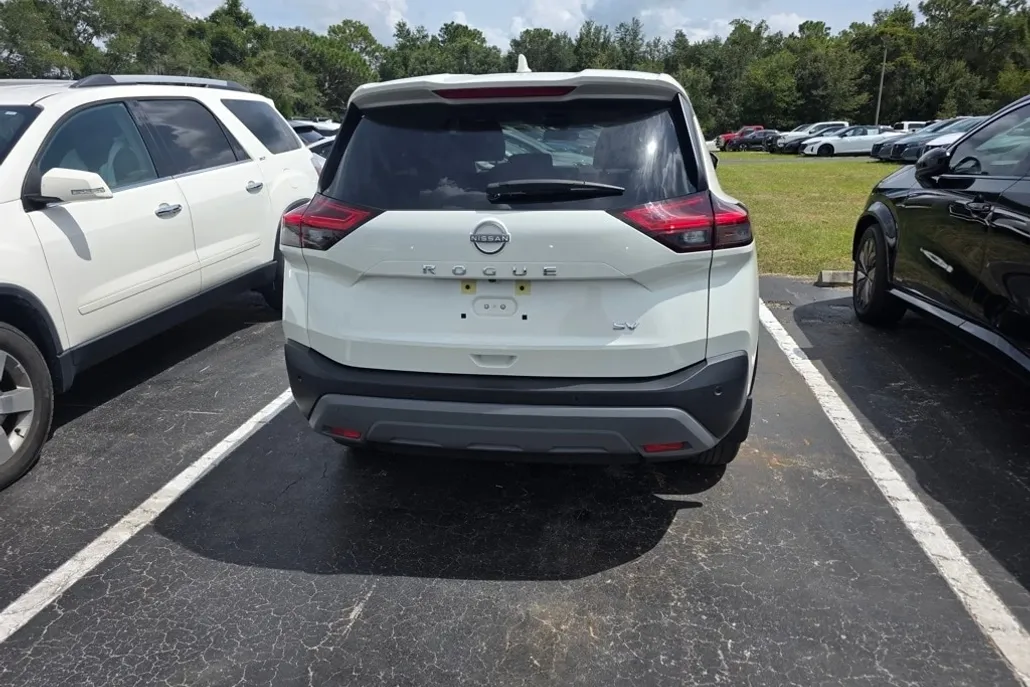 2023 Nissan Rogue SV photo 1