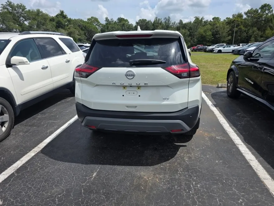2023 Nissan Rogue SV photo 1