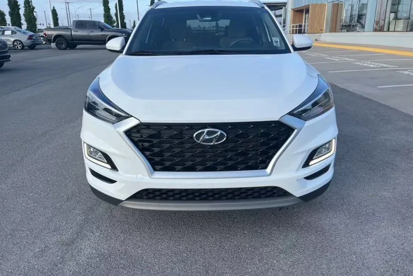 2020 Hyundai Tucson Sport photo 1