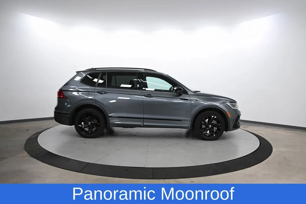 2024 Volkswagen Tiguan SE R-Line Black photo 1