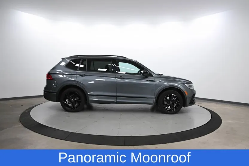 2024 Volkswagen Tiguan SE R-Line Black photo 1