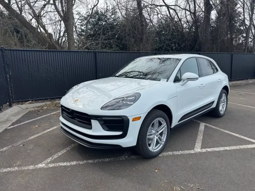 2025 Porsche Macan Base photo 1