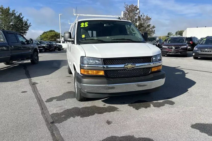 2025 Chevrolet Express Cargo 2500 photo 1