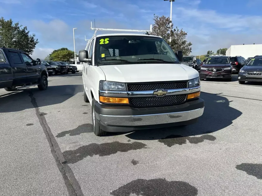 2025 Chevrolet Express Cargo 2500 photo 1