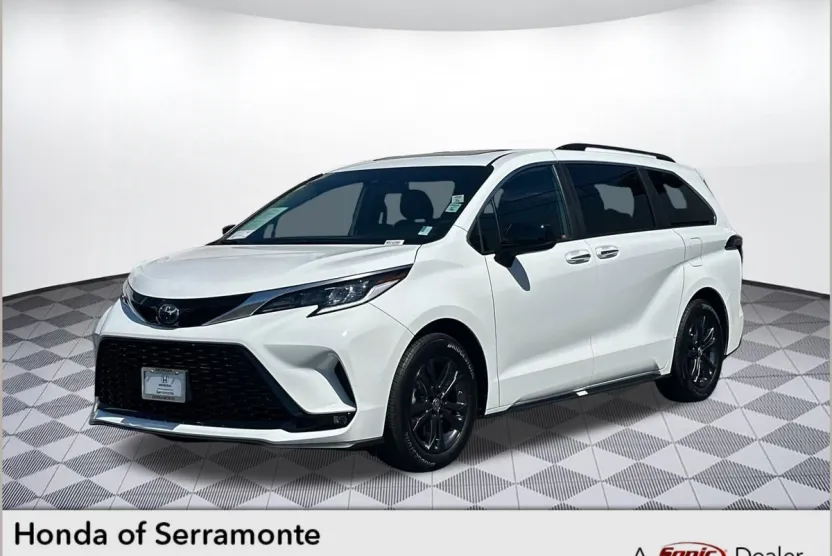 2024 Toyota Sienna XSE photo 1