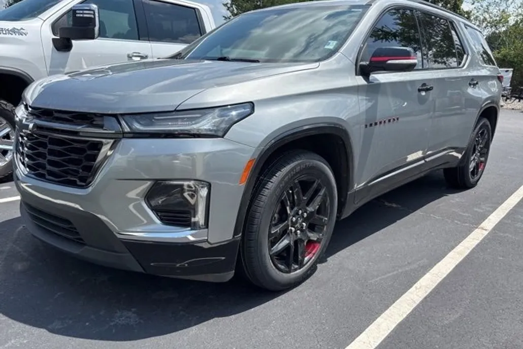 2023 Chevrolet Traverse Premier photo 1