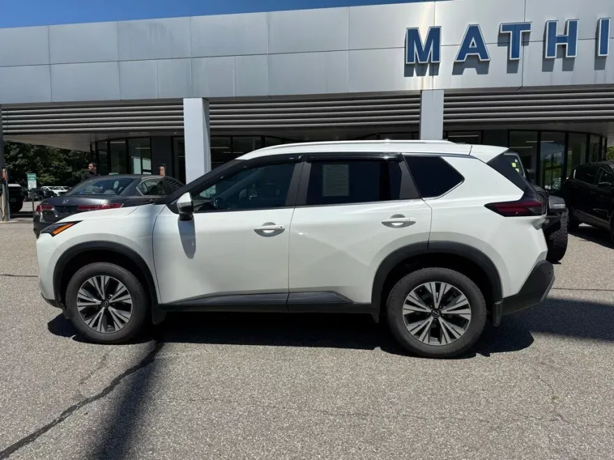 2022 Nissan Rogue SV photo 1