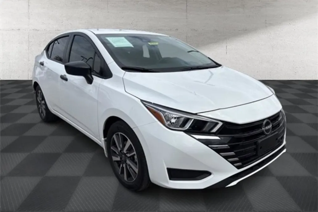 2024 Nissan Versa 1.6 S photo 1