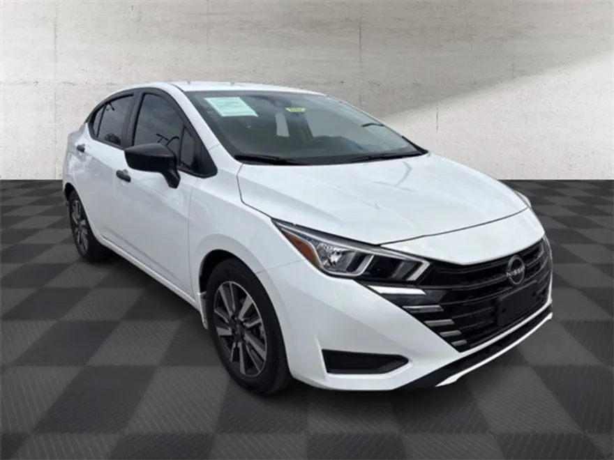 2024 Nissan Versa 1.6 S photo 1