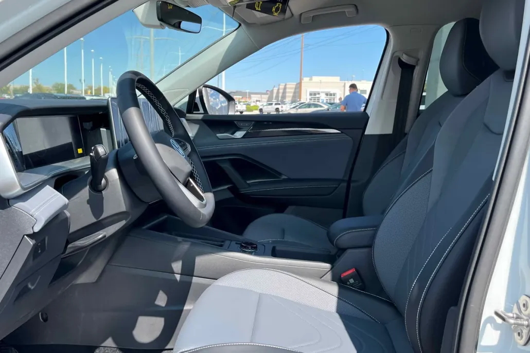 2025 Volkswagen Tiguan SE photo 1