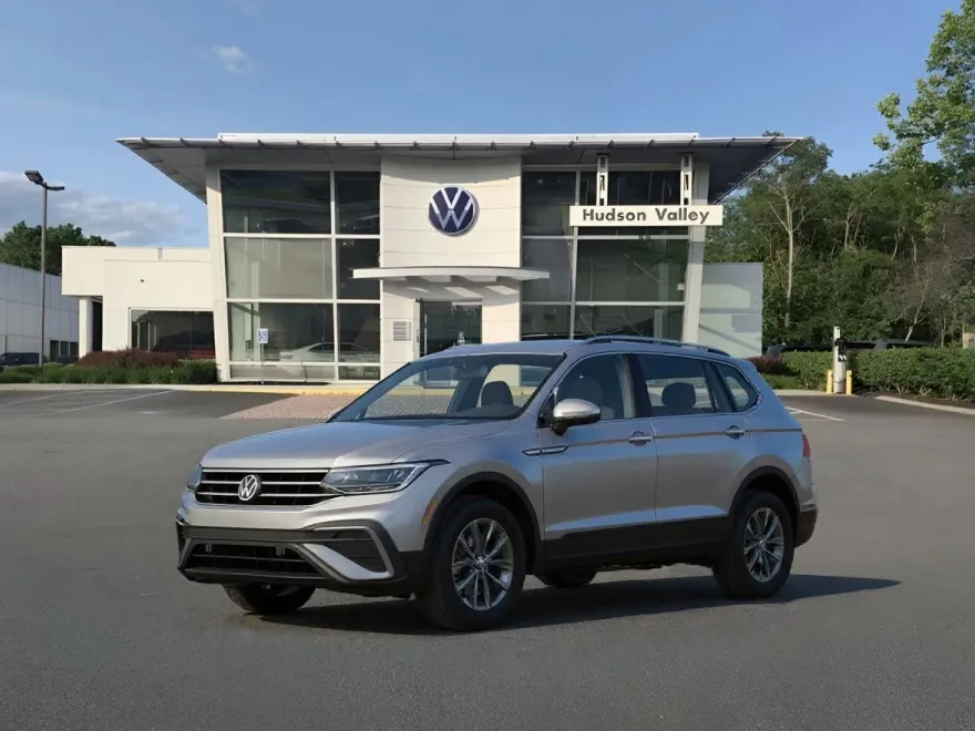 2025 Volkswagen Tiguan SE photo 1