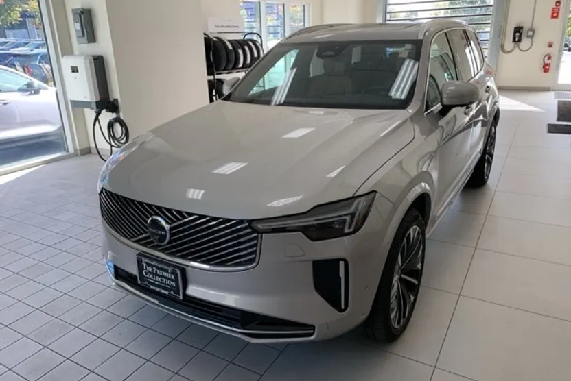 2025 Volvo XC90 Plus photo 1