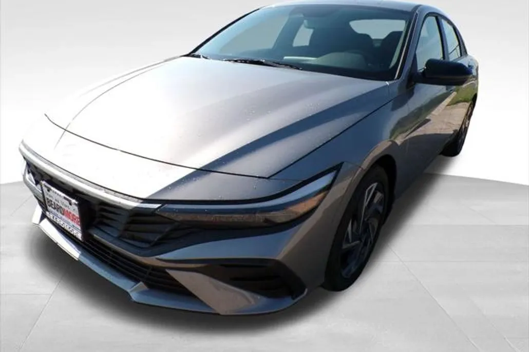 2025 Hyundai Elantra SEL Sport photo 1