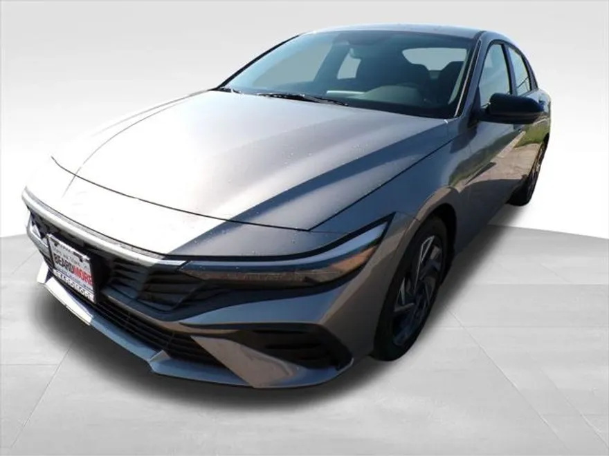 2025 Hyundai Elantra SEL Sport photo 1