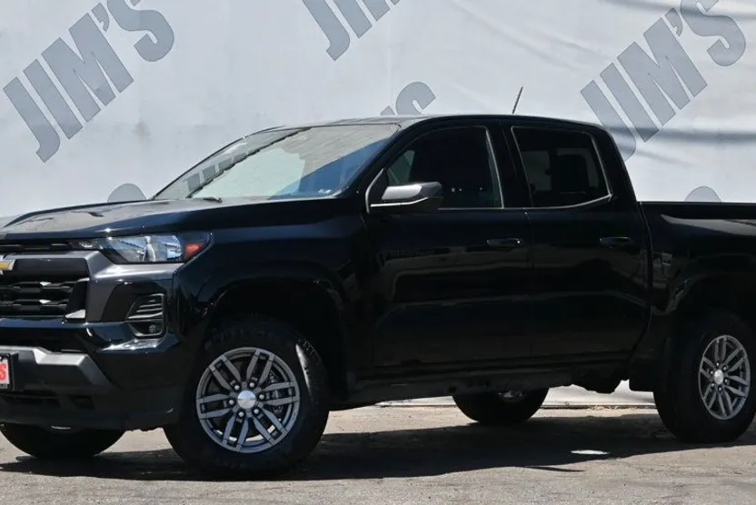 2023 Chevrolet Colorado LT photo 1
