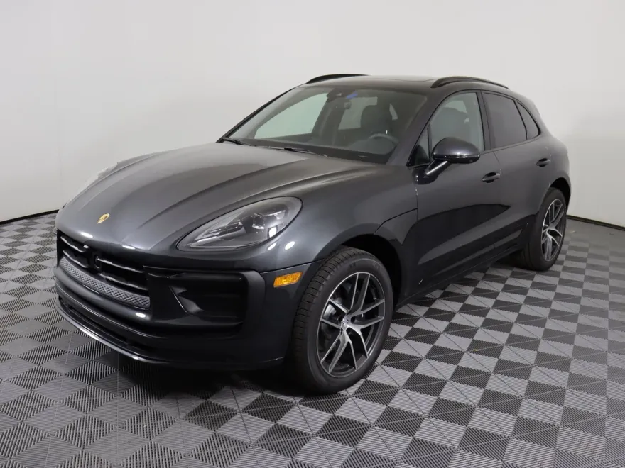 2025 Porsche Macan photo 1