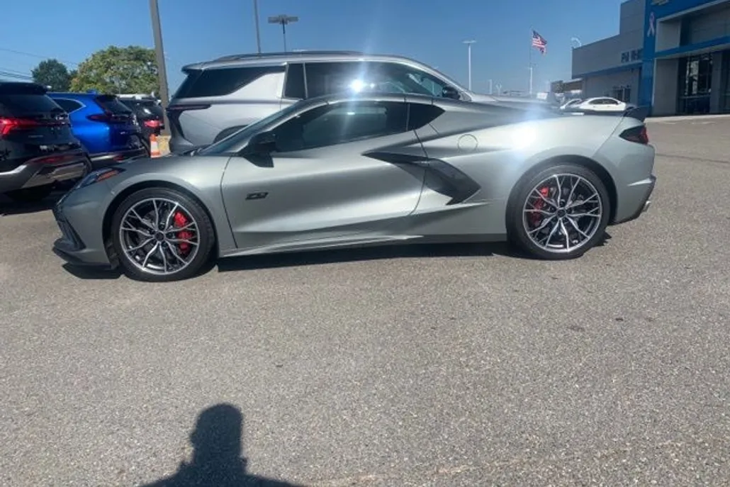 2023 Chevrolet Corvette Stingray 2LT photo 1