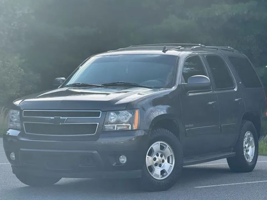 2010 Chevrolet Tahoe LT photo 1