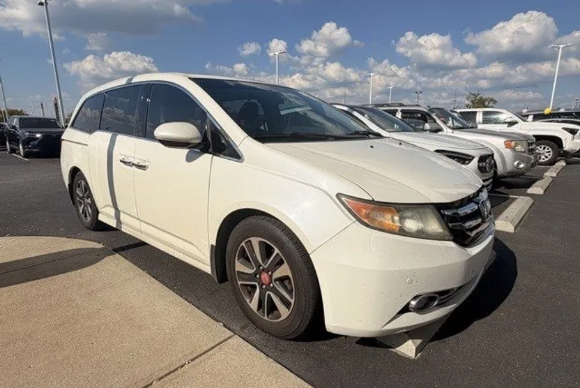 2016 Honda Odyssey Touring Elite photo 1