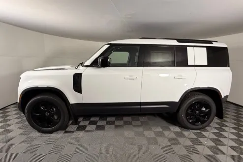2025 Land Rover Defender 110 S photo 3