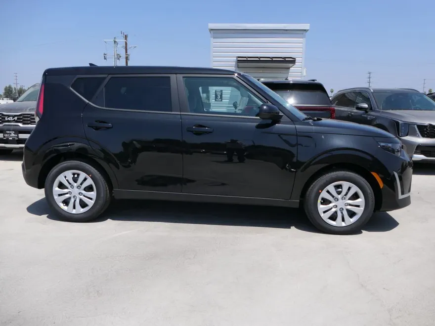 2025 Kia Soul LX photo 1