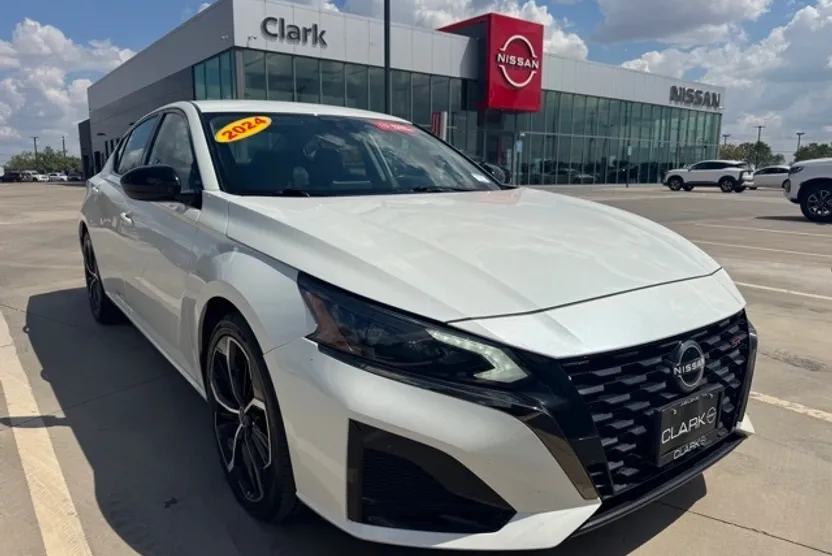 2024 Nissan Altima 2.5 SR photo 1