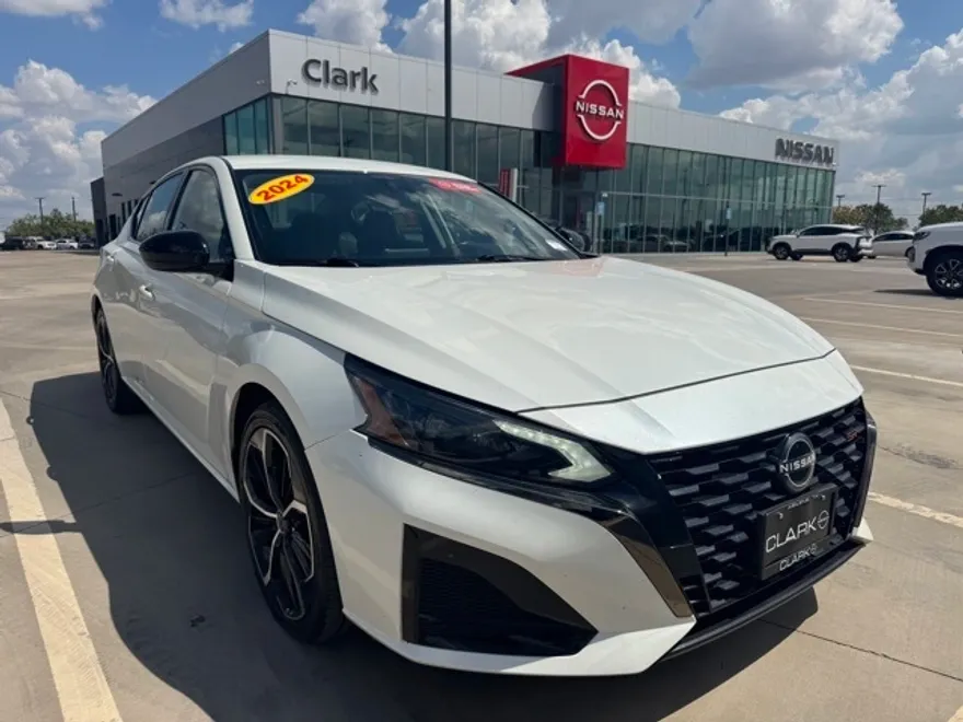 2024 Nissan Altima 2.5 SR photo 1