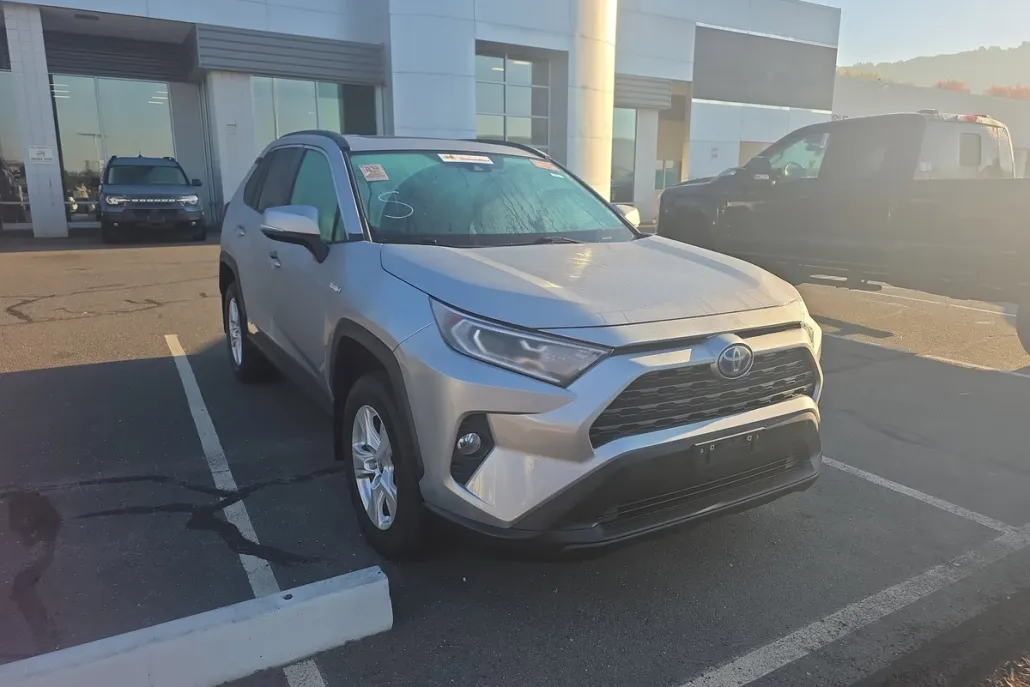 2021 Toyota RAV4 Hybrid XLE photo 1