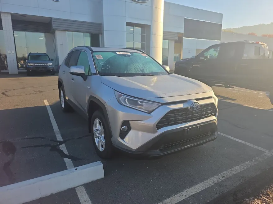 2021 Toyota RAV4 Hybrid XLE photo 1