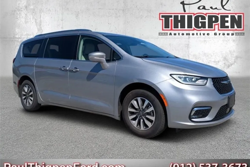 2021 Chrysler Pacifica Touring L photo 1