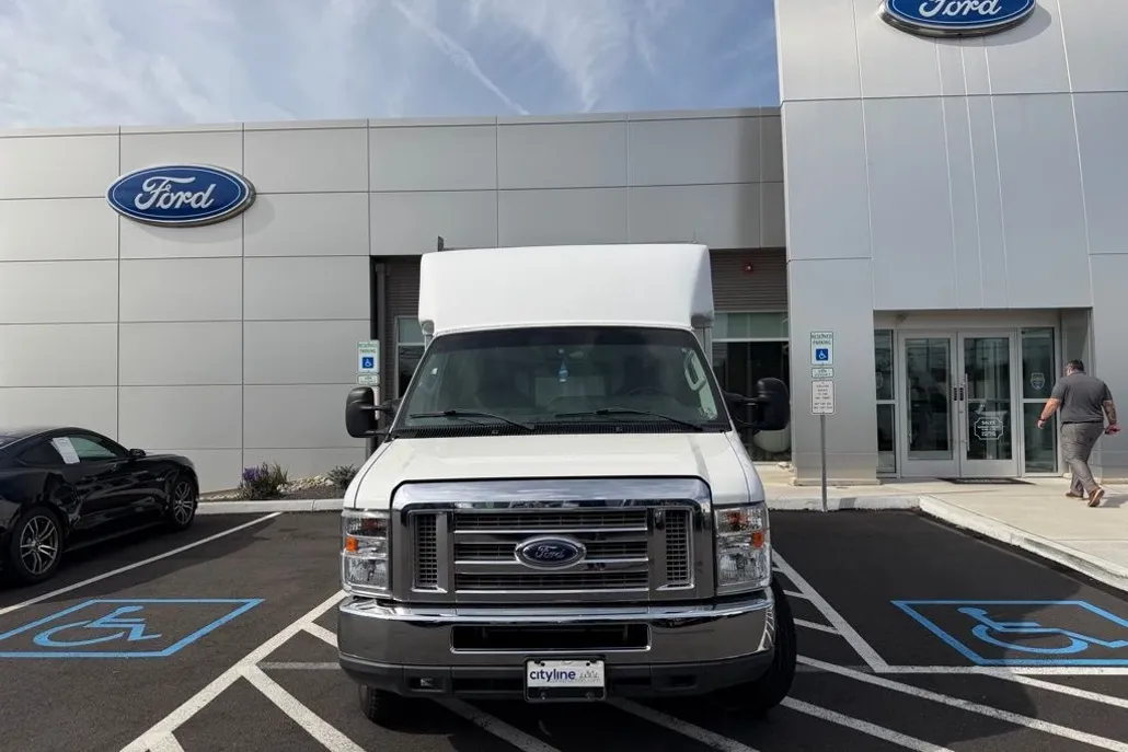 2018 Ford E-350 Base photo 1