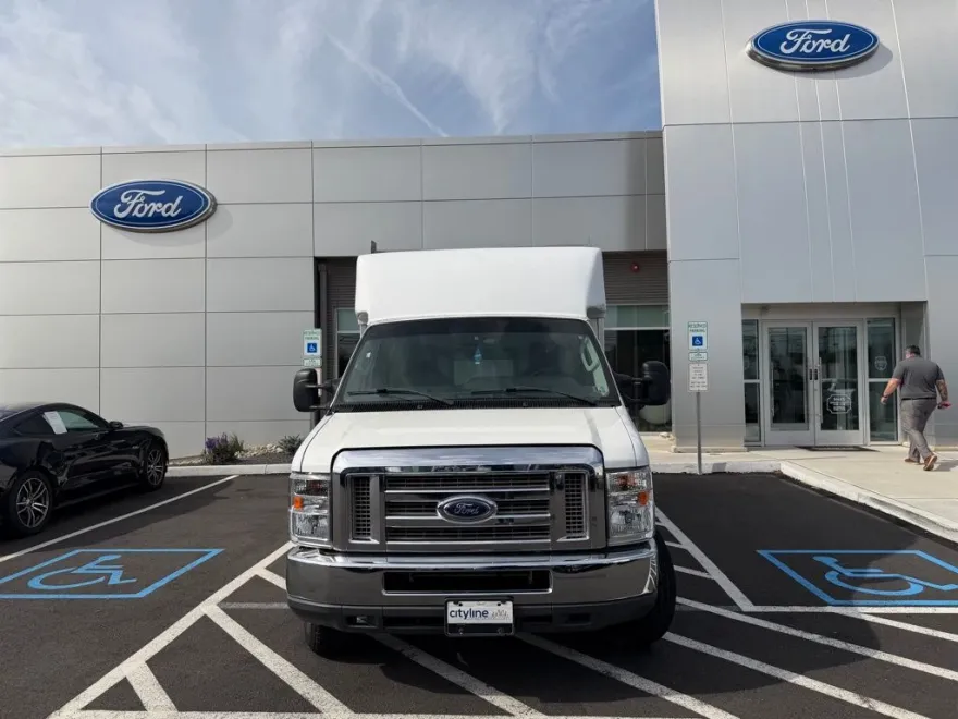 2018 Ford E-350 Base photo 1