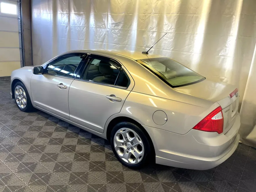 2010 Ford Fusion SE photo 4