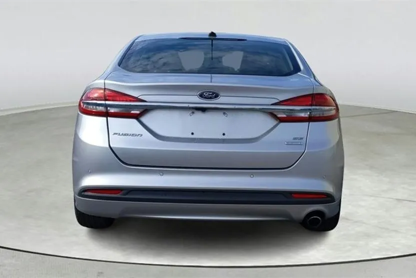 2018 Ford Fusion SE photo 1