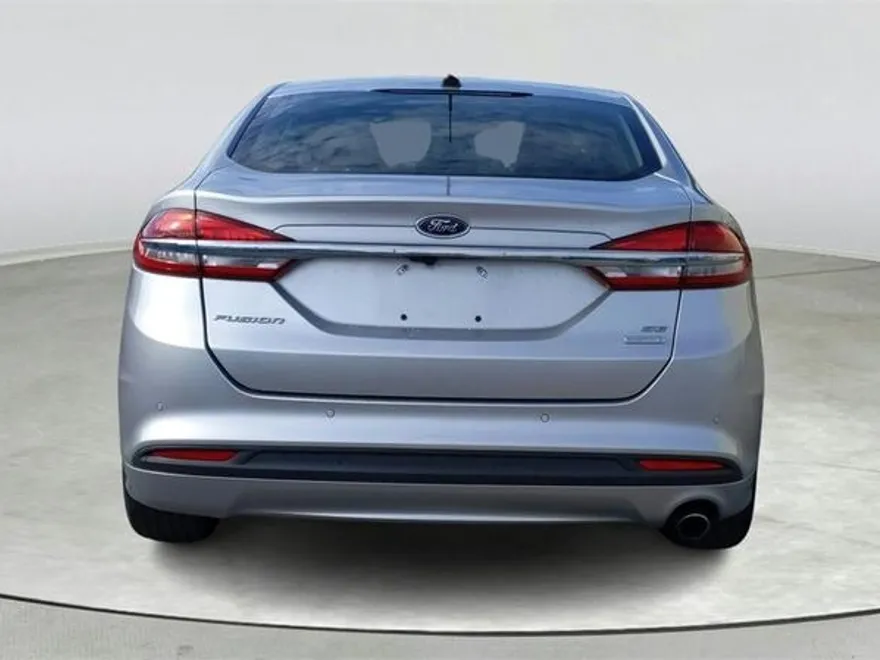 2018 Ford Fusion SE photo 1