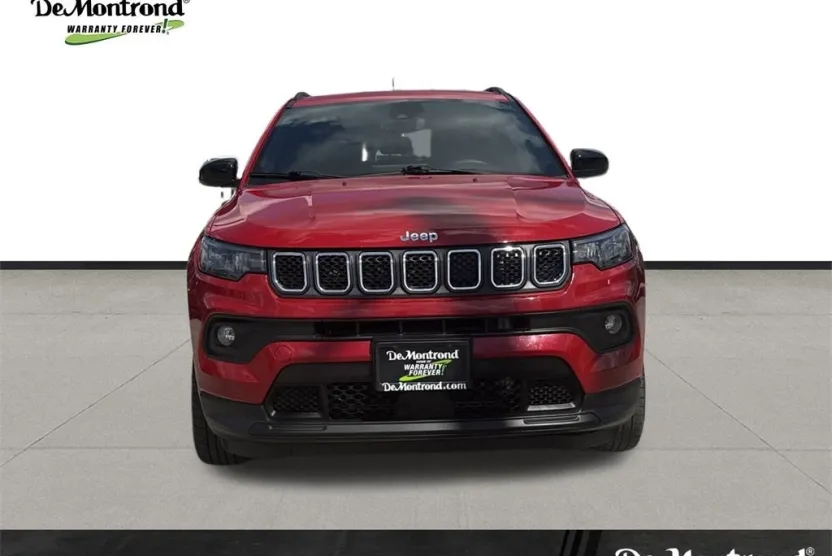 2023 Jeep Compass Latitude Lux photo 1