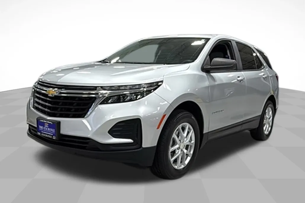 2022 Chevrolet Equinox LS photo 1