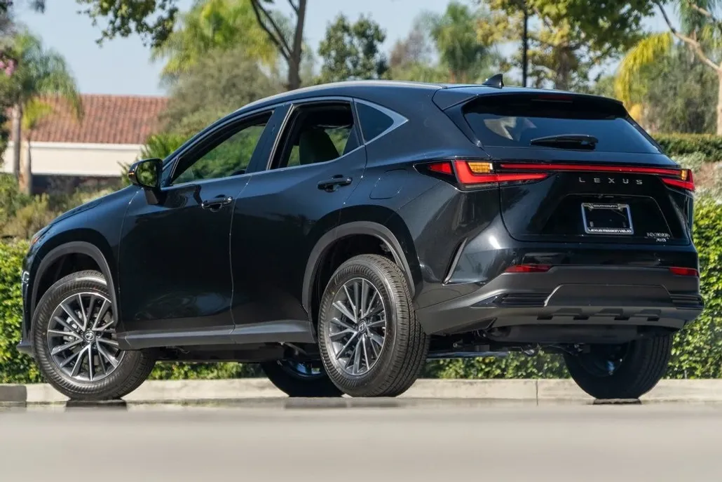 2026 Lexus NX 350h Premium photo 1