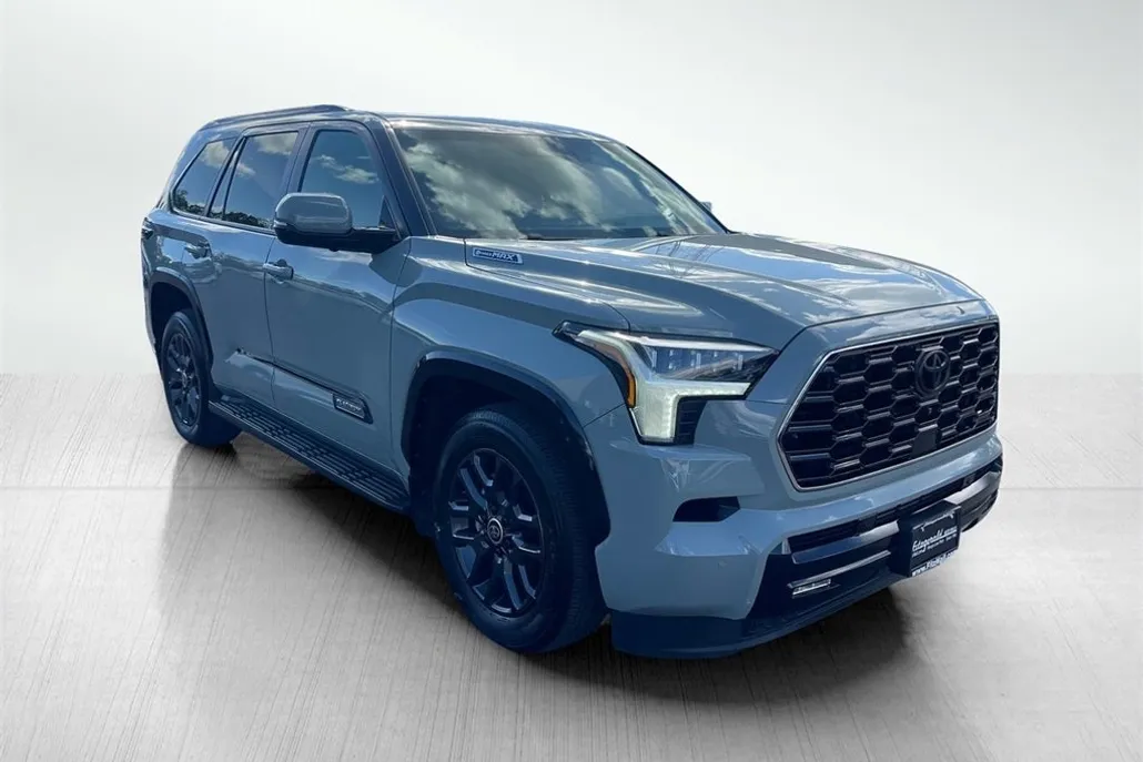 2024 Toyota Sequoia Platinum photo 1