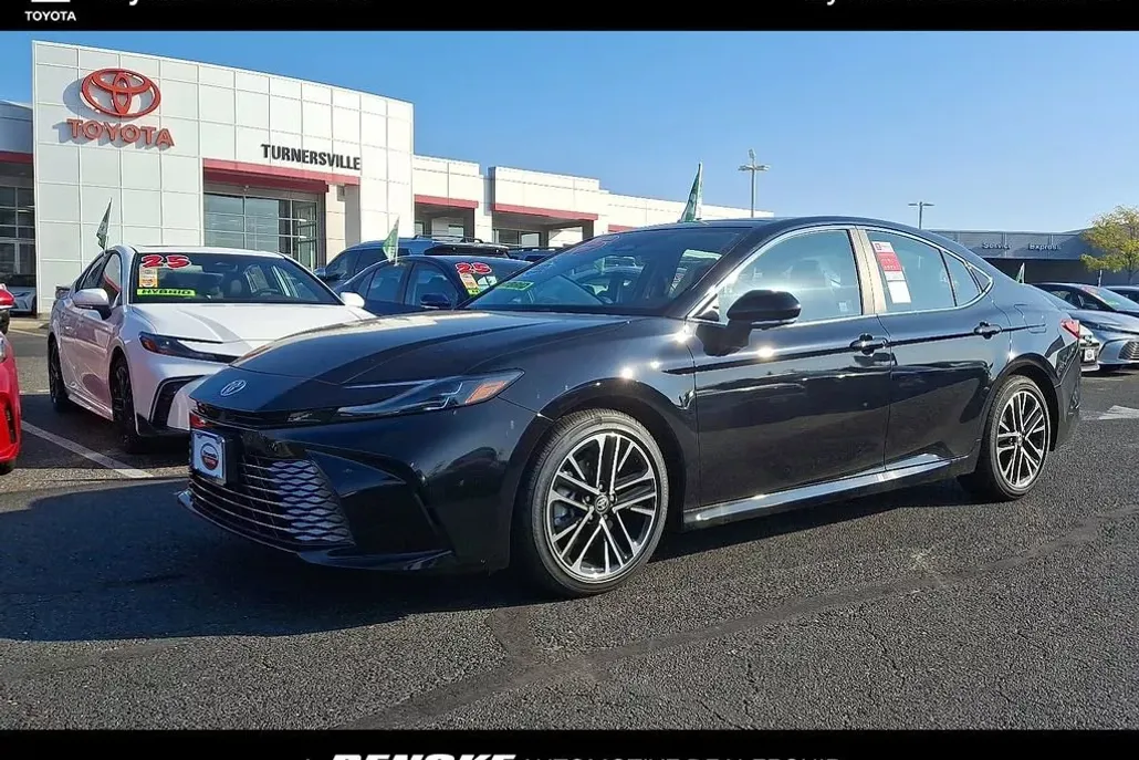 2025 Toyota Camry XLE photo 1