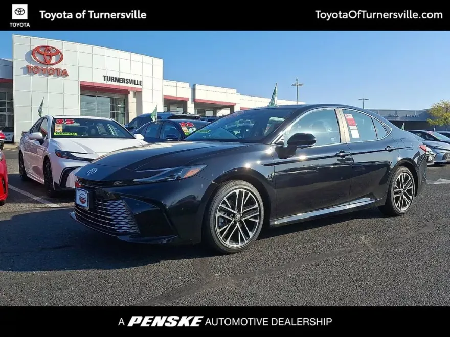 2025 Toyota Camry XLE photo 1