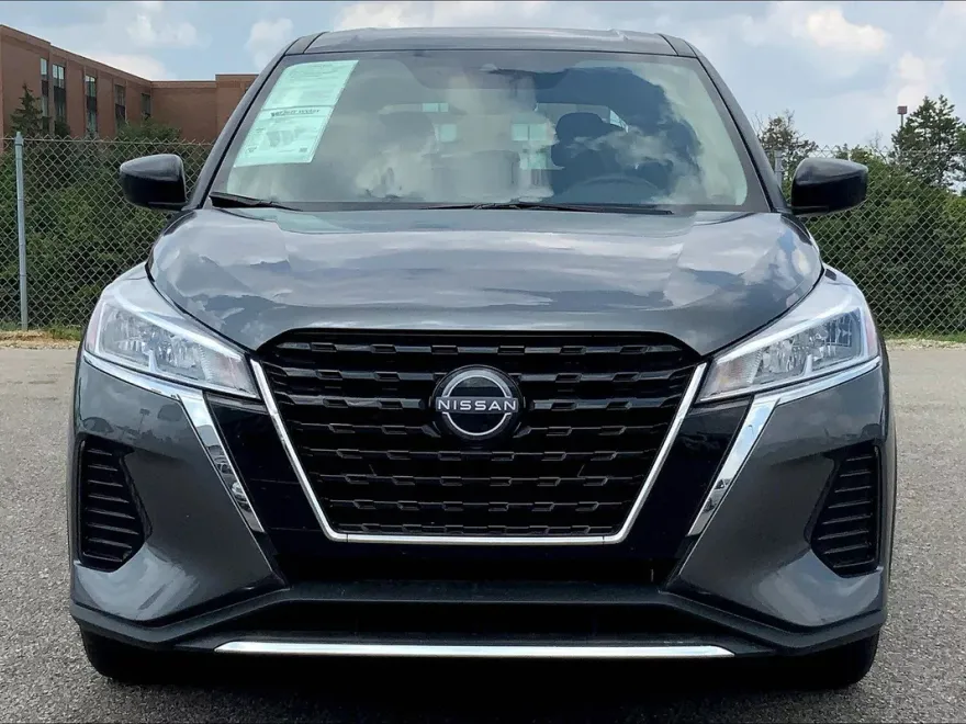 2025 Nissan Kicks Play S photo 1