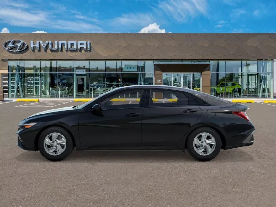 2025 Hyundai Elantra SE photo 1
