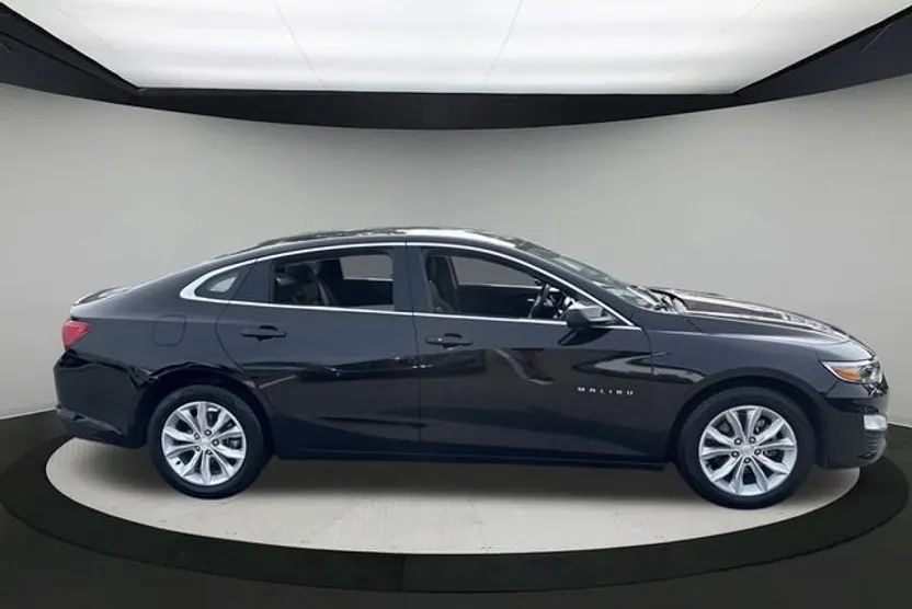 2025 Chevrolet Malibu 1LT photo 1