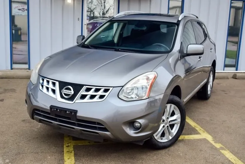 2013 Nissan Rogue SV photo 1