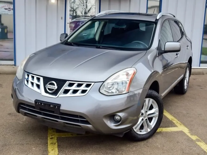 2013 Nissan Rogue SV photo 1