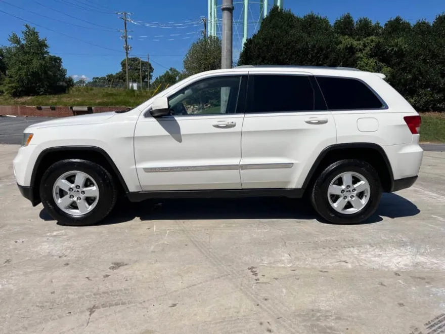 2011 Jeep Grand Cherokee Laredo photo 1